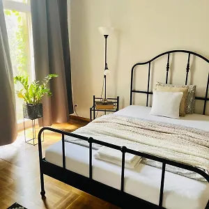Beautiful Centre Apartment